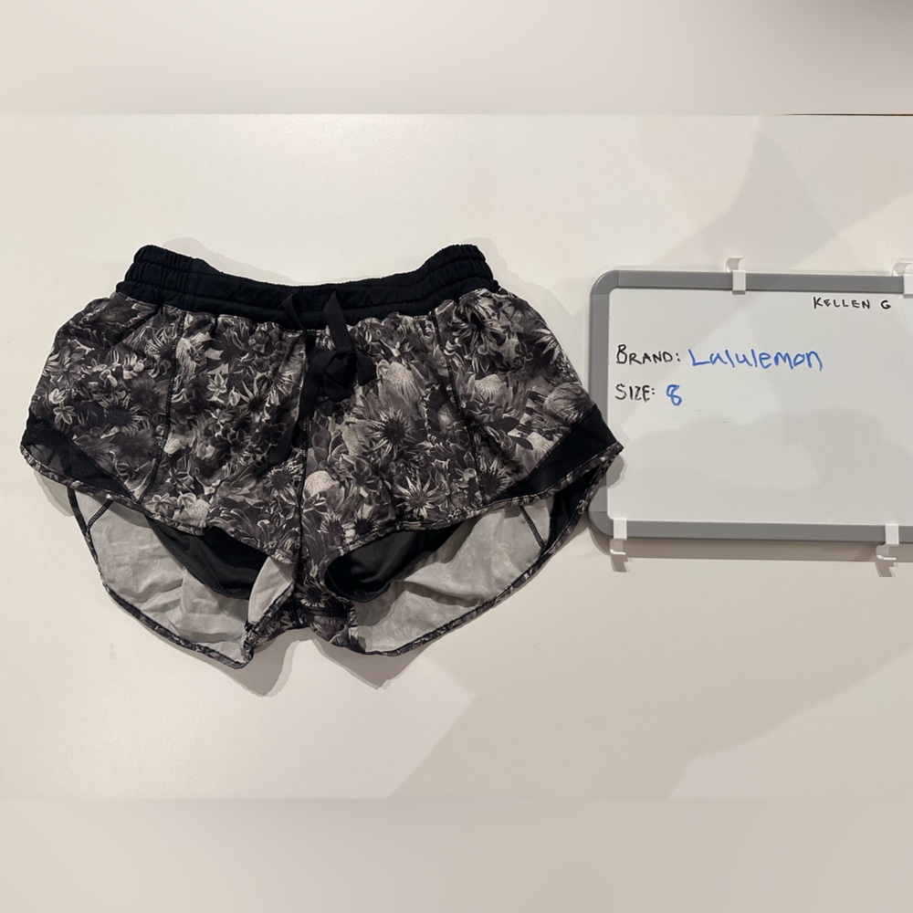 Size 8 Lululemon Hotty Hots 2.5 inch inseam floral